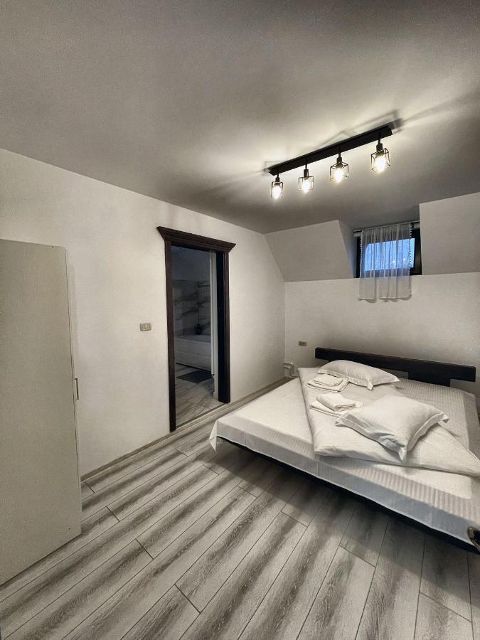 Casa Din Podirei Villa Capu Cimpului ภายนอก รูปภาพ