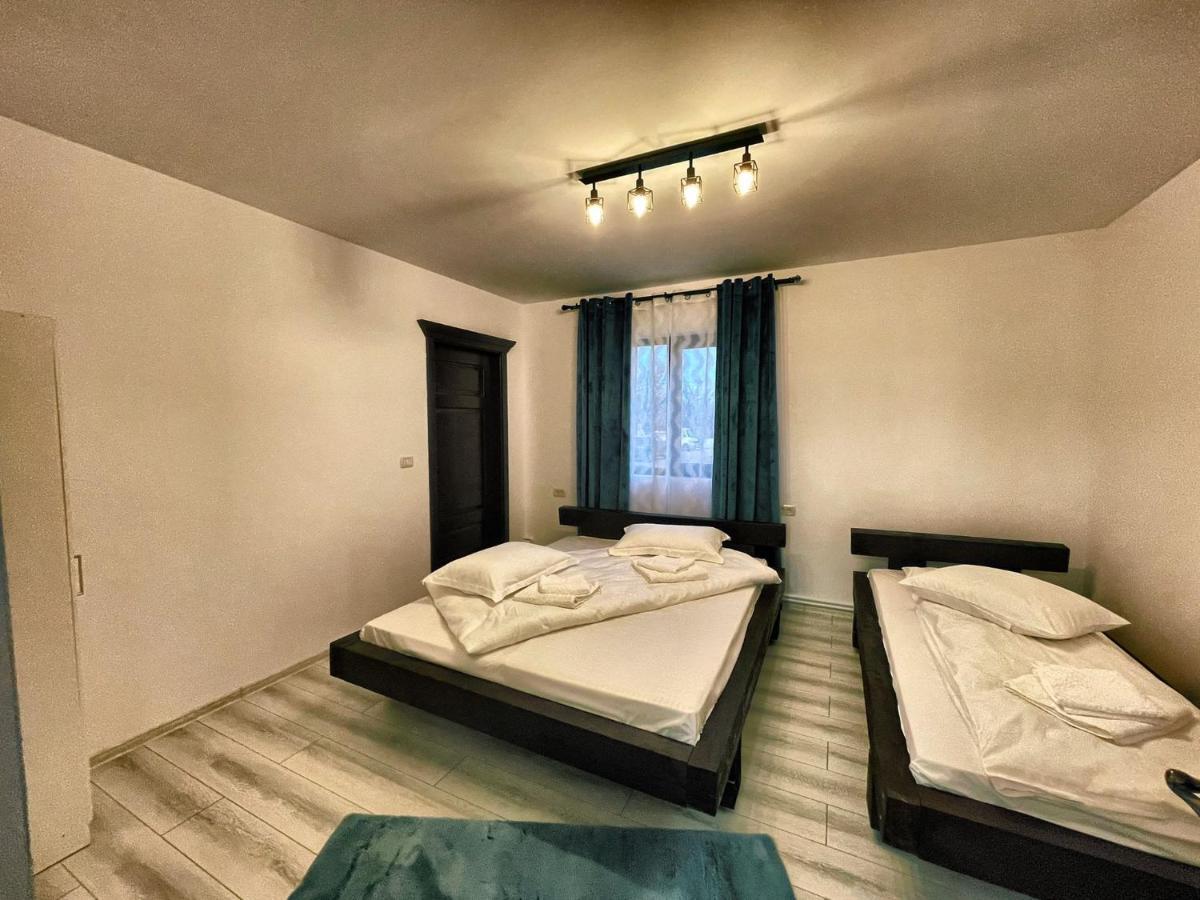 Casa Din Podirei Villa Capu Cimpului ภายนอก รูปภาพ